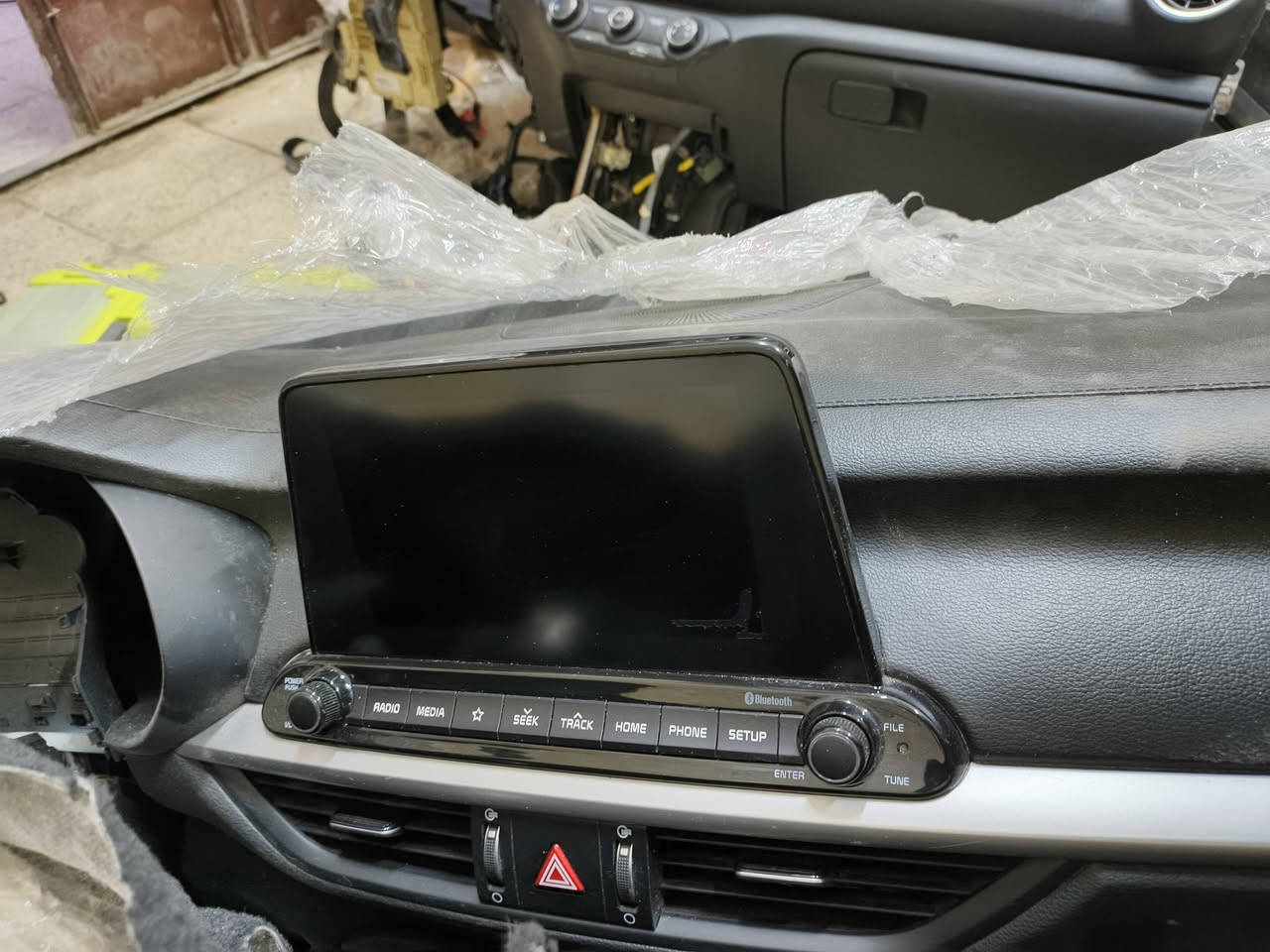 السلام عليكم يوجد جميع انوع دشابيل فورتي مع كل ملحقاته وانوع الرادار و لشاشه الاصلي تفصيخ وارد أمريكي وانوع من سيارات الكوري كياصول سيلتوز اكسنت كونه***********
