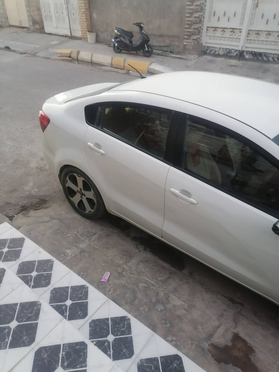 سلام عليكم للبيع كيه ريو ١٣ خليجي ظرر بسيط طخطخات ابيعلك حزام تبريد شغال صدر جديد باتري جديد دواخل نظيفه كير محرك مكفولات كهربائي كله شغاله سعر ٧٠ وبيهه مجال مكاني بعقوبه التحرير ***********
