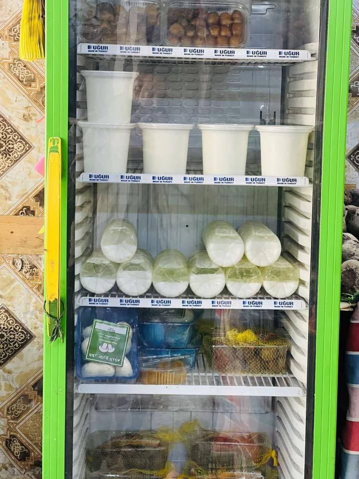 محل مخضر جاهز للبيع يحتوي على رفوف كامل +جام وميوزه داخل وخارج بالاضافه الى براد وسبلت ٥طن واناره كامه المكان شارع ام وليد مقابل معهد النور قرب مطعم المهندس سبب البيع لعدم التفرغ 
للاستفسار الاتصال ***********
