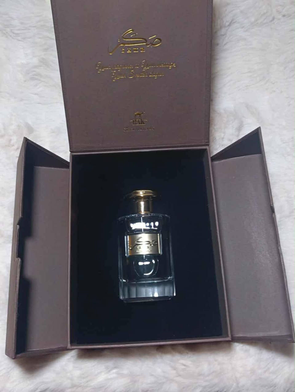 عطر صكر من رمال الخليج 
هو أحد العطور الفاخرة التي تجسد 
روح الأصالة والرفاهية في منطقة الخليج العربي. يتميز هذا العطر بمزيج فريد من الروائح العطرية
المكونات :  الزعفران الكشمش الاسود الورد
الباتشولي ، العمبر 

سعر القطعة :30 الف  
————————————
يوجد لدينا 
مختلف انواع العطور الخليجية و الإماراتية و الفرنسية الأصلية 💯
لا نتعامل بل تقليد 🚫✋
————————————
التوصيل كافه محافظات العراق
———–—————————


**إذا كنت صاحب هذا الإعلان وتريد حذفه لأي سبب، رجاءا أرسل رسالة إلى الدعم الفني**
