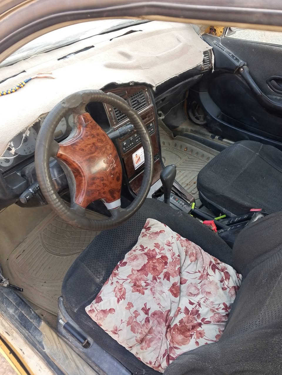 سلام عليكم سياره بيجو بارص لبيع موديل 2011بيه محرك كورلا بيكاتشو بيه تبخيرقليل  كهربائيات شغاله رقمه صدامي ساقطه 2017 رقمه ذي قار راعيه بشطر بس ماندله سعره 15بيه مجال مكان ناصرية قضاء الشطره رقم  اتصل *********** بيه واتساب
