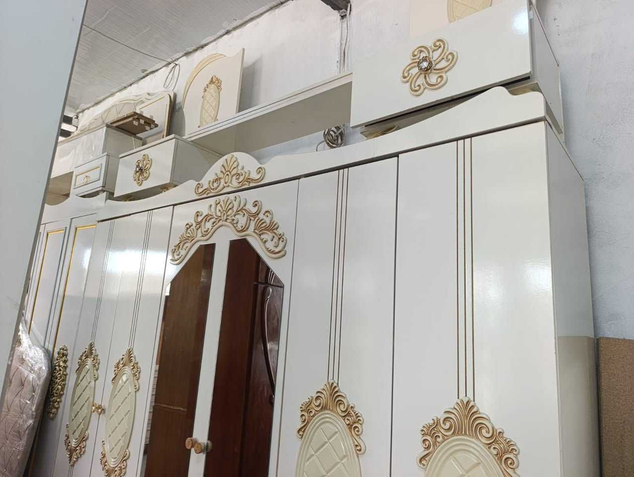 غرفه نوم تركي ملكيه مستعمله 7 قطع نظافه 100/100 واتساب ***********
