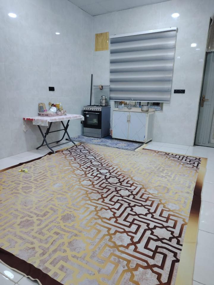 بيت للبيع الموقع الرميثة البندقية خلف المولدة داخل الخدمات مساحة 250  طابوك مسلح مطلوب للاسكان 43 
غرفتين و هول و استقبال و مطبخ و براني كراج سيارة و حديقة بيها شلال. 
للاستفسار الاتصال على 
***********
