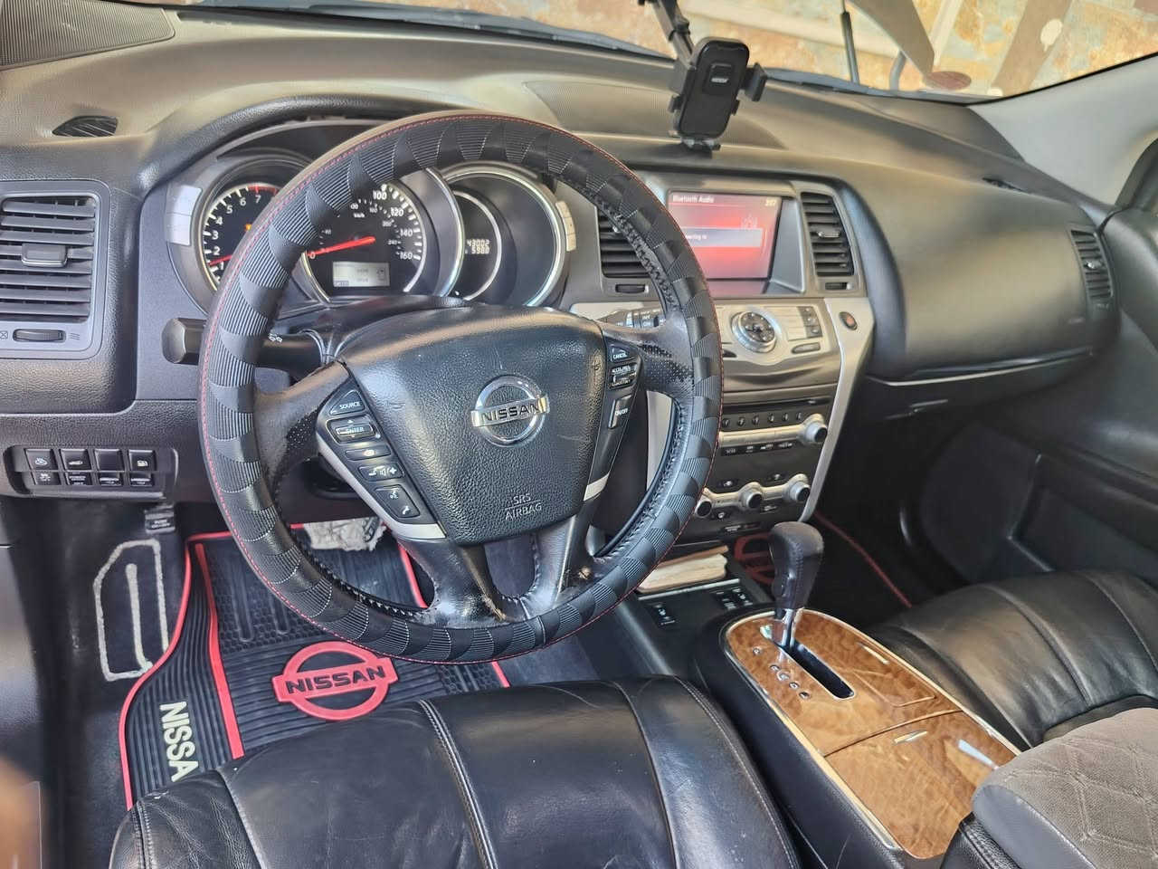 السلام عليكم سياره مورانو 2012 ابلاتينيوم فول موصفات بيها بابا خلف النفر صبغ فقط أثر شخط بدون ظرر للبيع او امراوس السياره احلى من الصور السنوية اب اسمي التبرير ثلج شرط بس وجه التبريد عاطل  الكشنات هيتر كشنات كهرب لايت زنون بانوراما تحكم استيرن كشن خزن طخم طايا  جديد بطاريا جديده الصندوك شفط السعر 100 او بيها مجال للطيبين رقم الهاتف *********** اسيا ***********
