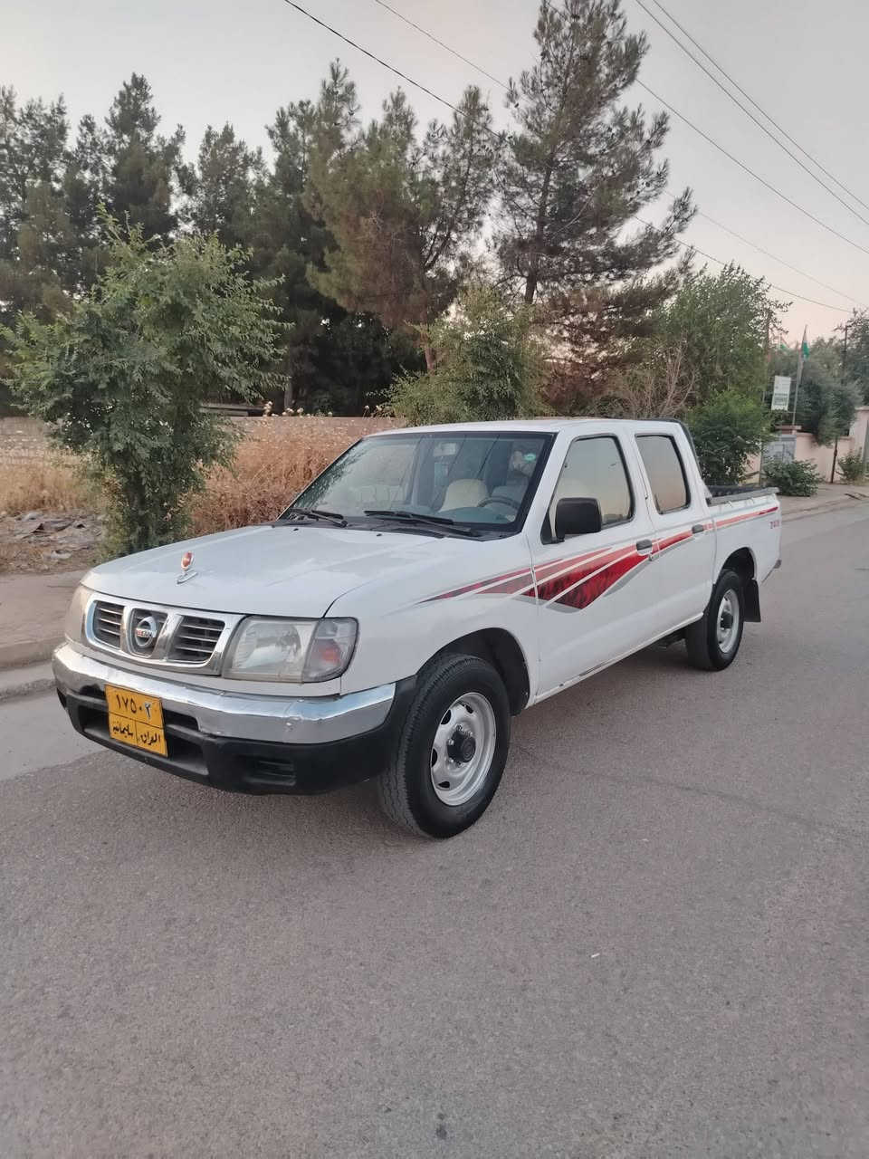 نیسان 2002 ڕەقەم سێمانی  تەبریدوو پاوەر بەشەرتی  گێرومەکینەوو ئەکسل دەعموو لێ دراووی نیە زۆر تندوو تۆڵە پاک ماوەتەوە  بەشەرتی ئەوەلیات  سەنەووی بەناوو ناکری   بێمەسرەف  سعر 58گەڵا ***********
