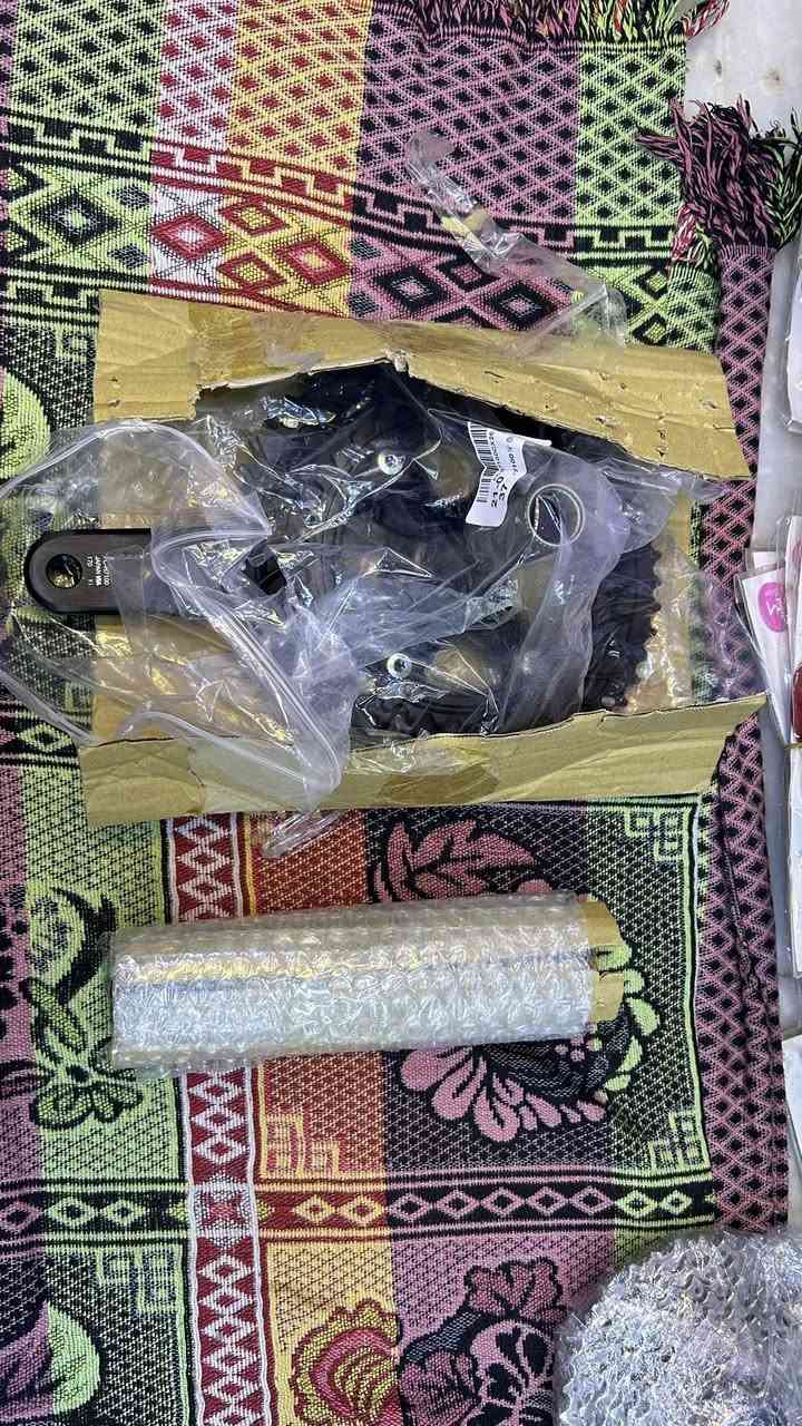 سلام عليكم كباتن متوفر نص سيت 😂   
 الجيل السادس Shimano 105 
R7100
Speed 12 
اذرع قياس 170 ملم
صينية 36-52 T
دشلي 12 speed
زنجيل 12 speed 
براكيت BBR60
جديد وضع الشركة غير مستخدم 
للتواصل ***********
