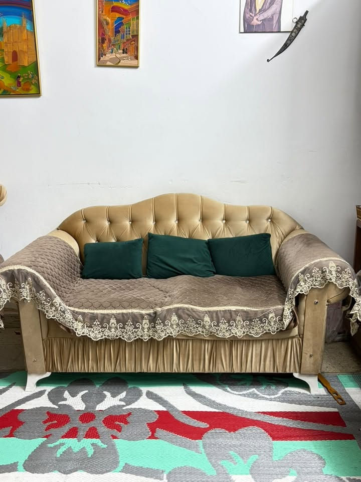 السلام عليكم ...
تخم قنفات ((١٠ مقاعد )) للبيع نظيف مثل مواضح بالصور  السعر ٣٥٠ الف 
ميز تلفزيون (او كونسول ) خشب زان اصلي وثكيل حيل ب٢٥٠ 
الاسعار بيها مجال شويه 
مكاني الغزالية شارع المشجر 
للأستفسار اكثر التواصل مع الرقم 
***********
