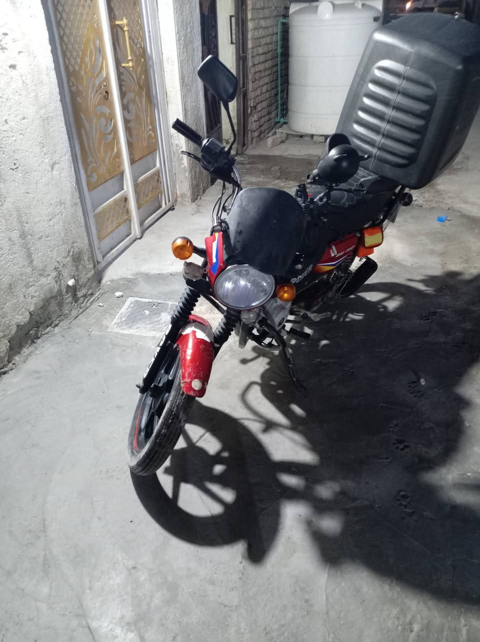 سلام عليكم بوكسر مديل 2020 مرقم رقم نكليزي بسمي تحويل ثاني يوم دراجة مجفتة تجفيت وكاله كلشي شادلة اصلي من بوشه وزجيل ولفات كلهن اصليات مايرادله اي شي كبل تطلع بيه الشارع دراجة ستوني مكمل تجفيته مابية اي نقص خاب كدام عينكم سعر (19000) وبية مجال رجائن مو شراي اليكسر بحلال العالم اي استفسار هذه رقمي *********** تواصل على واتساب أو تصال وتدلل مكاني بغداد مدينة صدر من الله توفيق
