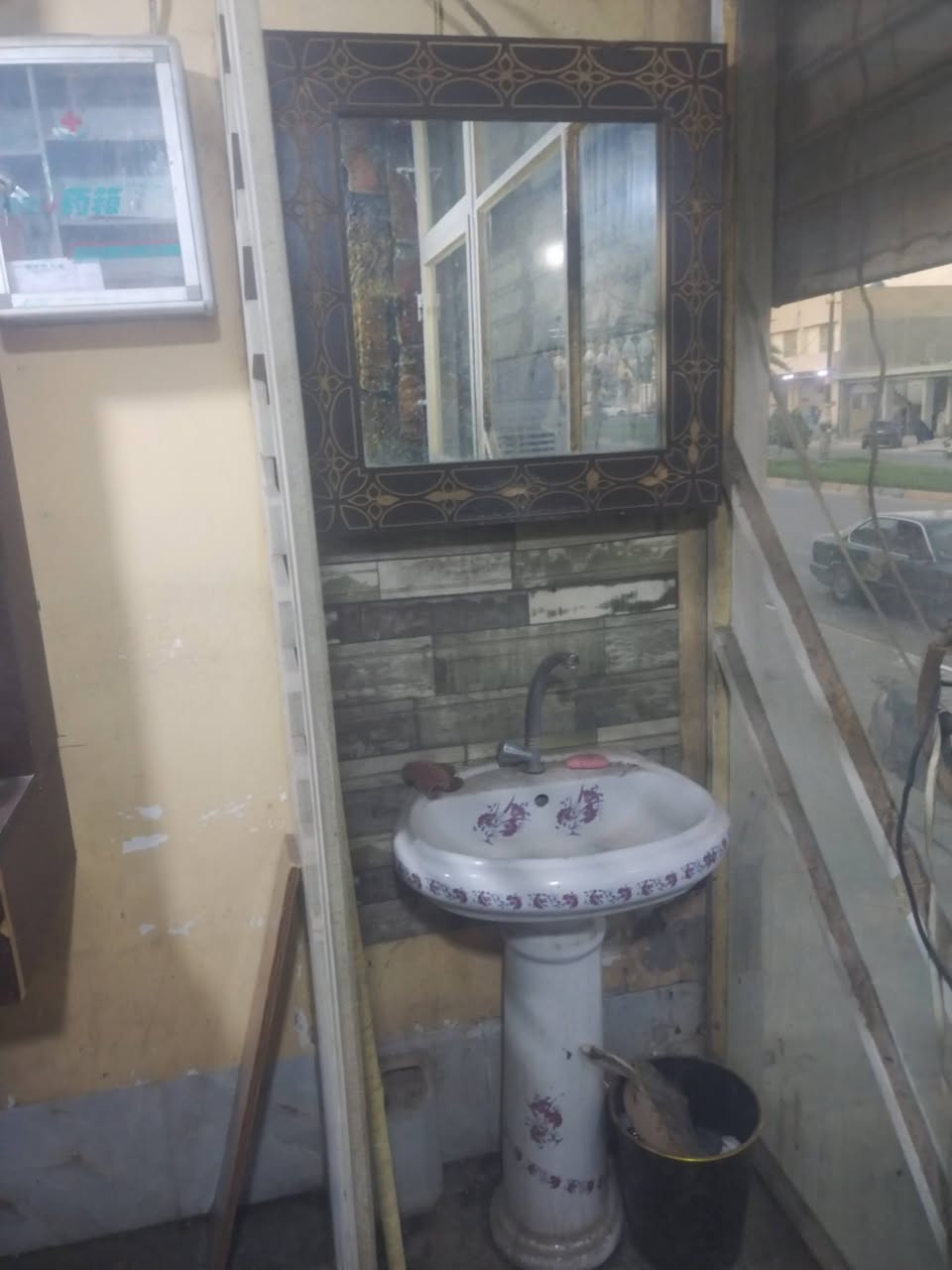 سلام عليكم. محل كامل للبيع. الي رايد ياخذه أغراض او ياخذ محل كامل مكمل العنوان كربلا 
حي نصر شارع الملعب. السعر مليون


**إذا كنت صاحب هذا الإعلان وتريد حذفه لأي سبب، رجاءا أرسل رسالة إلى الدعم الفني**