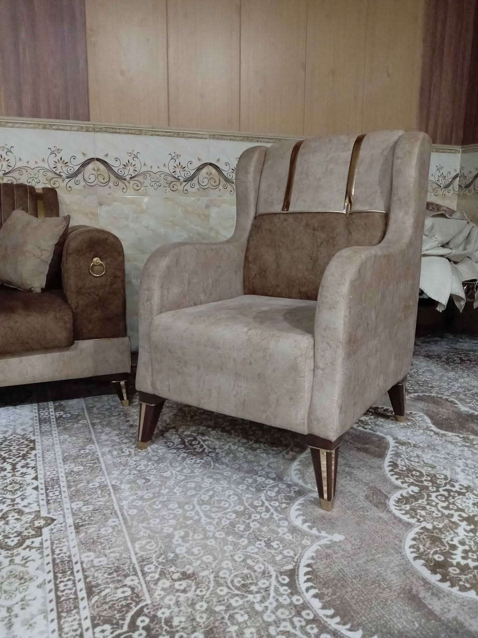 عندي للبيع تخم قنفات ملكي عدد 5 كراسي ثنين وقنفه ام ال3 مقاعد 2 وقنفه ام مقعدين وحده وكما موضح بلصوره بعده جديد مابي اي كسر 
للاستفسار الاتصال ع رقم *********** كربلاء, العراق
