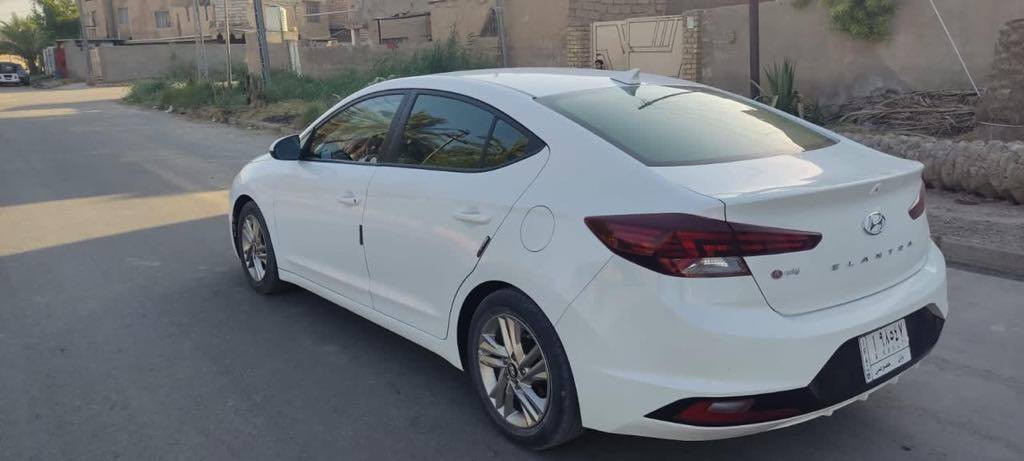 السلام اعليكم النترا مديل ١٩ ضربتها باب وجاملغ سياره ماعايزه كلشي حداديه باتري أرقى نوعيه لايت عدسه شديت تخم تاير بسمي السياره رقم بابل السعر ١٣٧ وبيها مجال المكان كربلاء المقدسه الاتصال ع ***********
