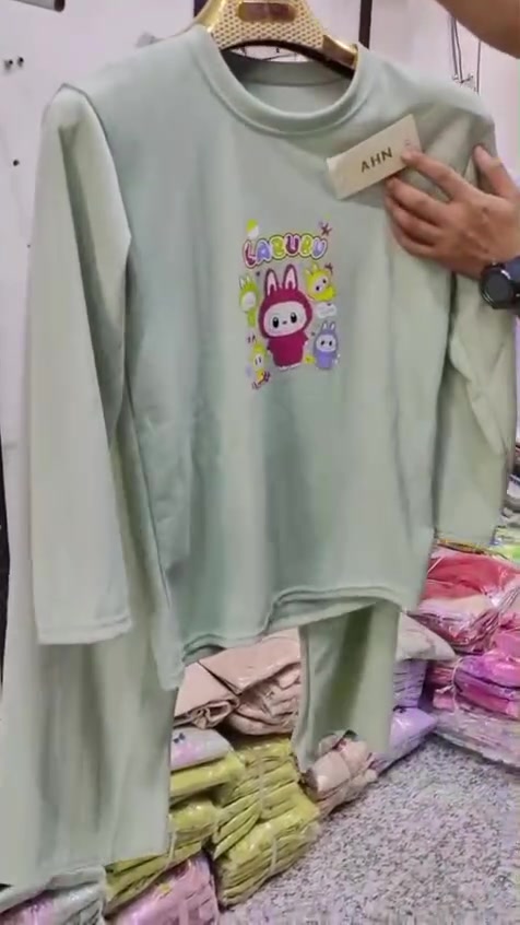 عيوني متابعينا ❤️‍🔥✨
شوفو جمال ونزاكة تراك بناتي (محير)  الاصلي 💯الوان مختلفة يجيلكم مديلين مديل الاول نقشه وثاني ساده 
السعر الدرزن  75 الف 😍
قياسات (20_21_22)
يوجد توصيل البصرة وجميع المحافظات ✨


**إذا كنت صاحب هذا الإعلان وتريد حذفه لأي سبب، رجاءا أرسل رسالة إلى الدعم الفني**