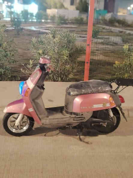 سلام عليكم شباب دراجه ماكس بوليس لبيع الدراجه نكره سلف هندر واحد الصبح دراجه مامفتوح برغي دراجه نضيف كلش ماعايزه برغي السعر 850وبيه مجال حاويه الدراجه المكان النجف شارع المجمعات رقم ***********
