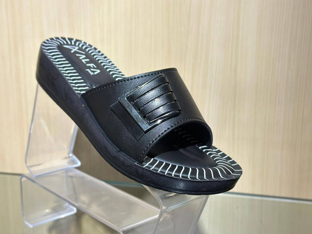 شحاطة نسائي طبي درجة اولى. 
سعر الدرزن 28 الف. كمية محدوده
قياس نسائي من37 الى 41... 
🚛يوجد توصيل لجميع المحافظات.


**إذا كنت صاحب هذا الإعلان وتريد حذفه لأي سبب، رجاءا أرسل رسالة إلى الدعم الفني**