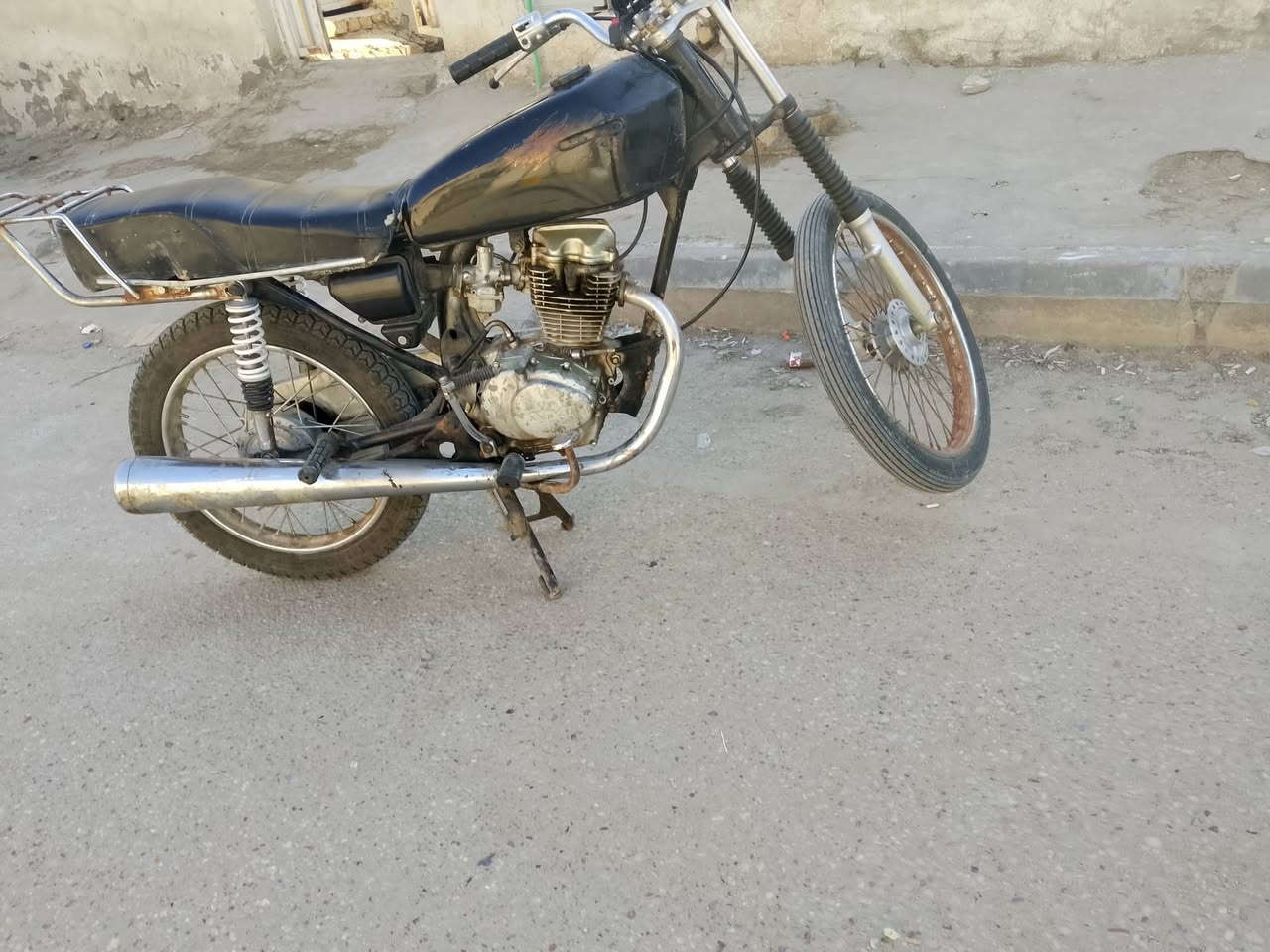 سلام عليكم دراجه ارشا  للبيع شوف العين الوراق كامله بس بيهن ورقه نشكت وعندي المستنسخه مالته مكينه حلوه نهضه وسحب لا بخار ولا نضح ولا صوت بس وصخه صدر جديد دبلات جدد عوزه بس كعكه لصالنصه فقط سعره ٤٠٠ وبيه مجال قليل ناصريه حي اريدو قرب مجمع ابو زينب *********** المو شراي لا يتصل رجاءا
