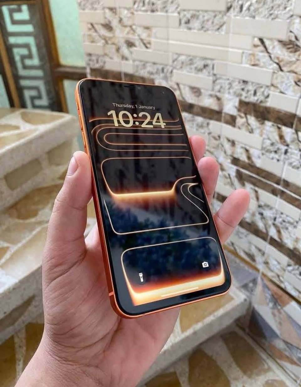 السلام عليكم ايفون اكس ماكس محور إلى 17 تحوير كامل مبدل بطارية نوعية زينة 100+فيس  واكف بعد كلشي ما بي فقط فيس ايدي واكف ذاكرتة 256 السعر 225الف وبي مجال قليل مكاني بغداد الغزالية هاذة رقمي ***********
