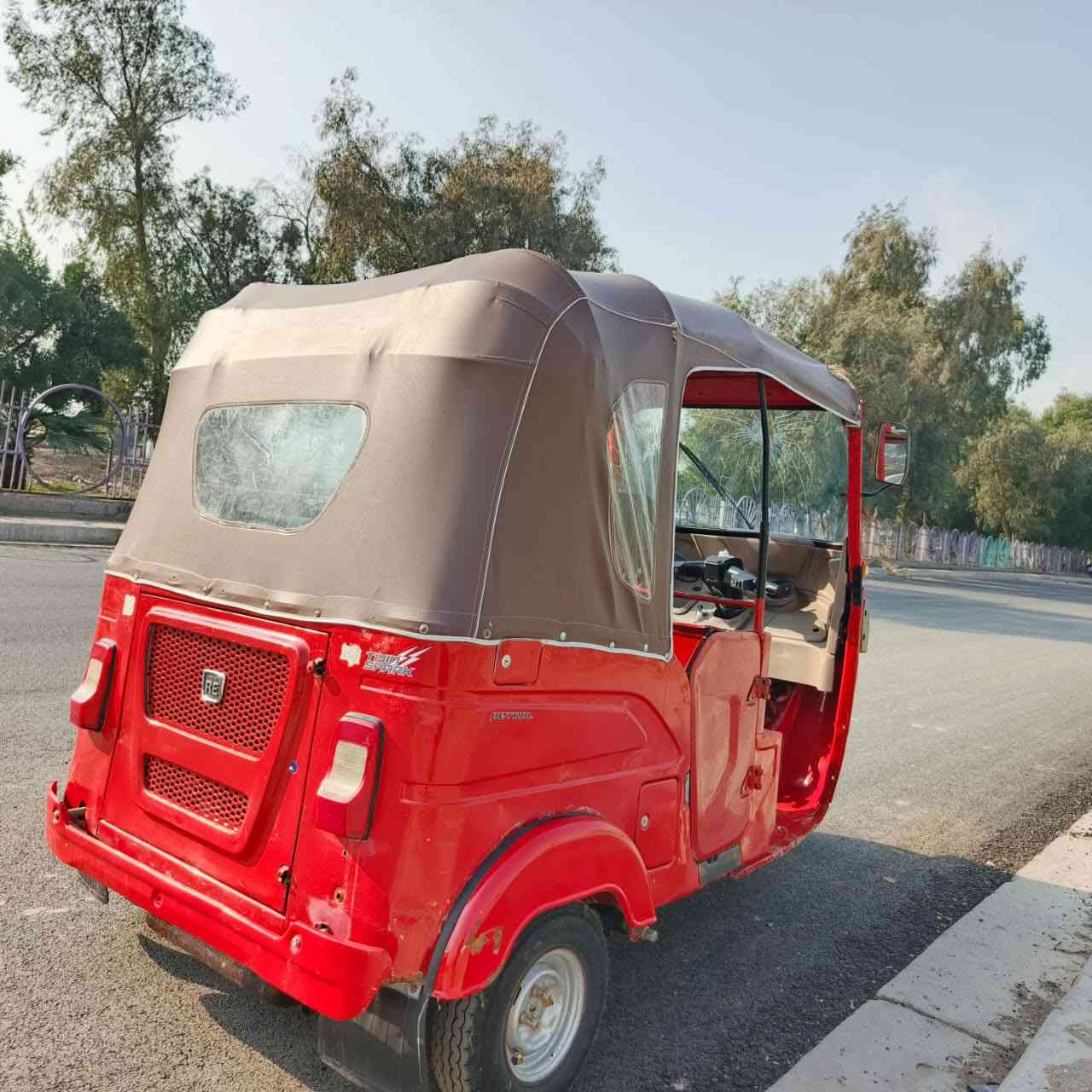 سلام عليكم شباب بيع مستعجل
تكتك للبيع / 22/ شهر /6 
تكتك أكفلك فقط مكينه وأوراق اتعدلك من سرقه وعشأر 
تكتك يشهد الله خير من ألله مكينه مامفتوحه كشر نضيف  السعر 7900 وبيه مجال بسيط 
مكاني بغداد المشتل 
أتصل وبيك خير ودلل ✅✈️ ***********
