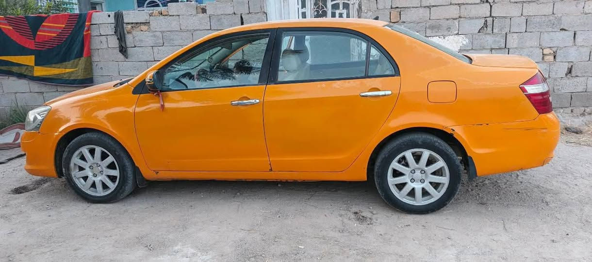 سلام عليكم 
جيلي موبل موديل 2012
بسمي مصفره مصبوغه جماليه بدون اي ضربه
كير مكينه مكفول
تبريد صدر امامي خلفي جديد 
تخم تاير جديد دواخل جديد 
تبريد ثلج 
كهربائيات كلها شغاله
شاشه سستم سماعات مال جارجر
مراوس حسب القناعه 
عنوان بغداد حي اور 
سعر45 ***********
