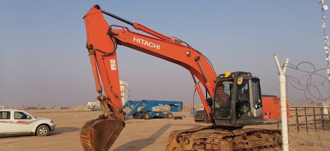 حفارة للايجار 
حفارة سرفة (زنجيل) ذراع قصير
حفارة نقار 
حفارة ذراع طريل
حفارة تاير