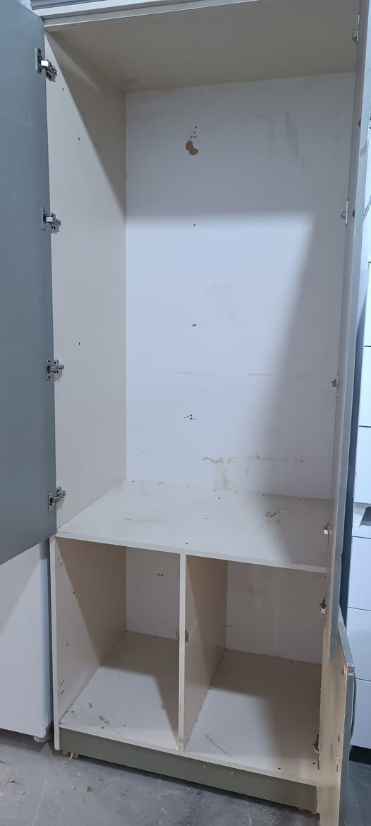 دەستی دووی چوارقورنە  دوو دۆڵاب تووندو تۆڵ نرخی گوونجاوە بۆ نرخ نامە بنێرن بۆ داواکردنی هەر کامیان ڕسمم بنێرن بێ ڕسم مەیە چات ژ.م 
0751 855 85 83
