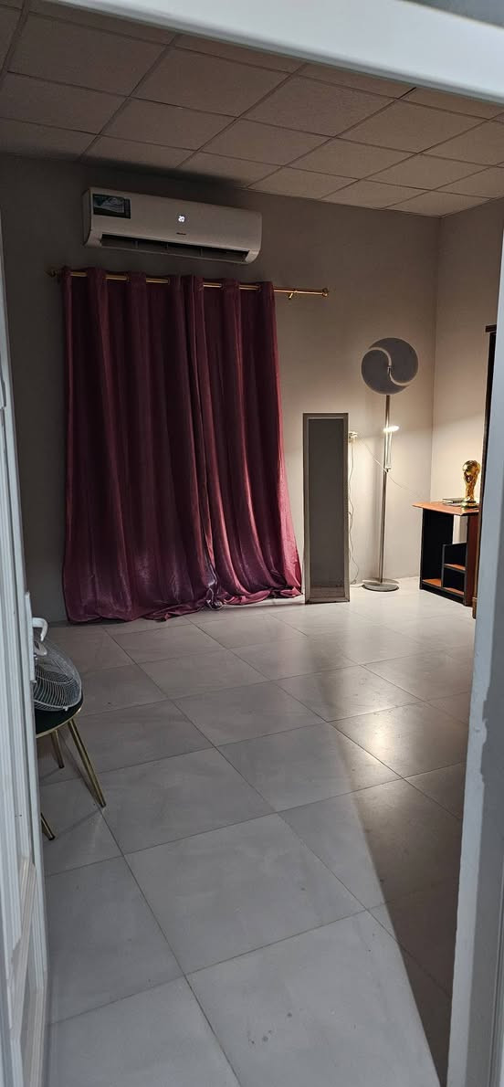 دار للبيع
الموقع  الصدر الاولى شارع مدرسه الجمهوريه اول فرع
المساحه 350
وجهته 14 نزل 25
طابقين 5غرف وستقبال وصاله ومطبخ حار وبارد صحيات داخليه وخارجيه وحديقه وطارمه 
***********
