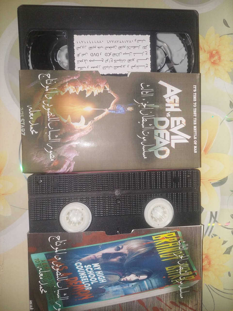 للبيع
من النوادر 
المسلسل المرعب  موت الشيطان ب كاسيت ال VHS الكبير .
الموسم الثالث  اي ب معنى الجزء 3
القصه : مسلسل Ash vs Evil Dead هو تكملة تلفزيونية  ورعب لثلاثية أفلام Evil Dead الكلاسيكية، تدور قصته حول عودة "آش ويليامز" (بروس كامبل) بعد 30 عامًا من الهروب والمسؤولية، ليواجه وباءً جديدًا من الشياطين "الديدايت" (Deadites) التي تهدد البشرية، ليصبح هو الأمل الوحيد لإنقاذ العالم.
سعر الكاسيتات (ع الخاص ) 
خدمه توصيل لكل المحافظات في العراق 🇮🇶 ودول الخارج 
مع شركه الامزون للتوصيل السريع .
للاستفسار اكثر مصور الشباب ميسان شارع المرور القديم حي المعلمين . ***********
***********   إتصال واتساب تلكرام محمدمعله
