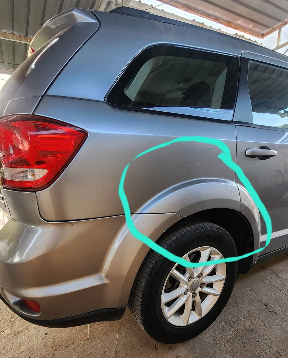 للبيع فقط
دوج جورني موديل 2017 SXT محرك V6 3600
كير ومحرك مكفولات
الموصفات 
. 3 قطع تدفئة و تبريد مركزي مناخين منفصلين 
. نظام مانع انزلاق 
. كروس سرعة 
. دفع ثنائي 
. 7 راكب 
. تحكم مقود 
. داخل قماش 
. هيتر في المري الجانبية 
. بصمة تشغيل 
. بصمات دخول ابواب 
. رسالة ترحيب دوج 
. منفذ شحن USB 
. منفذ AUX
. كشن السايق كهرباء 
. 3 مخازن سريه 
صدر جديد امامي خلفي 
تخم تاير كله جديد 
سياره ما تحط عليه دينار 
سياره مال جناي اني جانيها مال بيت 
السياره رقم بغداد انكليزي سنوية 2030 بأسمي تحويل ثاني يوم 
حادثها جاملغ خلفي الايمن مأشر عليه مع الصور المرفقه + طخه بالدعامية الخلفية يعني بالبلاستك فقط موجود رقم الشاصي مع الصور ايضاً وتكدر تتأكد بنفسك من الضرر 
السعر 145 وبيه مجال بسيط حك الجيه 
مكان السيارة صلاح الدين الضلوعية 
للتواصل او الاتصال على الارقام *********** 
***********
