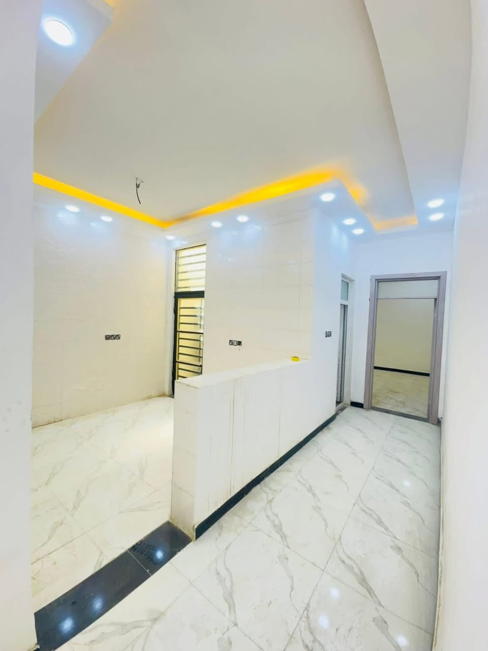 دار للأيجار 
مسـاحـة 100 متر
الموقع التقيـة الثالثـه قرب مجمـع روان 
طابق واحد يتكون من ..
 - أستقبال 
- غرفة نوم 
- صالة 
- مطبخ 
- حمام 
- تواليت خارجيه  
للأستفسار أتصال 
ــــــــــــــــــــ
*********** او واتساب
