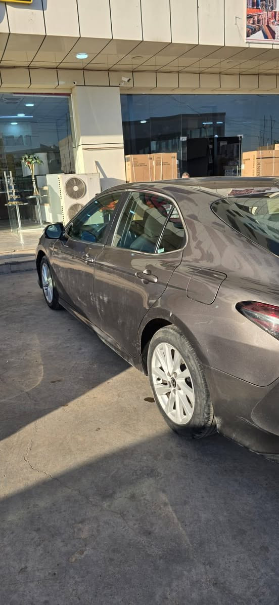 سلام عليكم 
TOYOTA CAMRY 2022 LE 
-رادار امامي 
-تحديد ميسار 
-الارباگات 100‎%‎
-ويل كب بلادي 
-لايت ليد زينون 
-كشن كهرباء  
-سنوية و هزة كامل جديد

-السيارة مرقمة اربيل شرط تحويل 
-السيارة مكفولة من ضربة مدخلة بكلين. بس طلع على اربعة قطعة كلير امريكي بل صفحة جهت سائق. شرط بدون دواخل بدون إرباگ فقط رشة كلير. 

-سعر /  185$ و مجال 
-عنوان /  عقرة 
-رقم الهاتف /  ‭0750 404 3191‬
