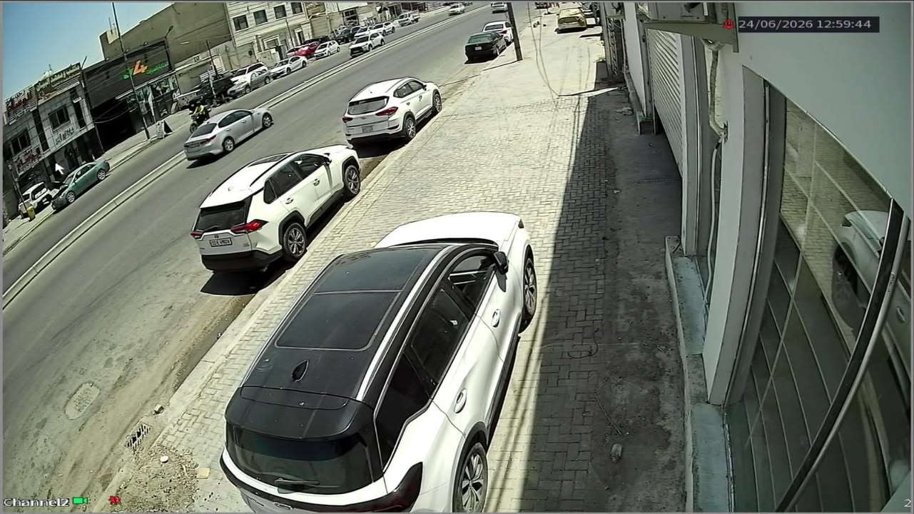 الحمد تم تأمين احد المخازن في (بغداد / حي حطين )
منظومة 8 كاميرات تجميع بأعلى المواصفات
مع خاصة الذكاء الاصطناعي 

خاصة الذكاء الاصطناعي هي:-
1️⃣ - تصوير اي شخص يصلك قرب المكان بصورة خاصة صوت 
     وصورة ولقطة فديو ١٠ ثواني .
2️⃣-ممكن تحديد الأشخاص المخولين من قبل النظام بعد 
       ادخال بيانات من قبل المستخدم.
3️⃣-تفعيل إرسال صور الأشخاص على الهاتف.
4️⃣- حفظ صورة آخر شخص كان بالموقع قبل فقدان او 
         سرقة جهاز وإرسالها على الهاتف

منظومة دهوادقة 5 ميكا فول كلر صوت وصورة 

📌المواصفات
🔺8 كاميرات دقة 5 ميكا فول كلر صوت وصورة دهوا اصلي
     دبل لد ( تصوير ليلي نهاري ملون حتى بدون انارة)

 🔻ديفيار 8 جنل دقة 5 ميكا نوع دهوا يشغل كل انواع 
      الكاميرات ويدعم تسجيل الصوت مع تصوير الوجوه 
     والتعرف عليها بالذكاء الاصطناعي 

🔻هارد 1تيرا اصلي .

🔺كيبل رولة 250م مسلح ونحاس ومقاوم كافة الظروف الجوية 

🔺جهاز يو بي اس نوع ليثيوم اصلي يشغل منظومة الكاميرات 
     مع منظومة الانترنت ٣ ساعات حقيقي ويعتبر جهاز حماية 
     ومنظم فولتية وتلغي كافة المحولات

🔻بوكسات عدد 8 خاصة بالكاميرات لحماية الفيش من 
     الرطوبة والعبث وتعطي شكل لائق للكاميرات

🔻فيش كامله خاصة بالكاميرات

🔺كيبل اج دي مسلح

🔻ممكن ربط المنظومة على الانترنت وتراقيب وانت باي 
     مكان بالعالم

🔺ضمان سنه حقيقي

🔴لمزيد من المعلومات مراسلتنا على الخاص او الاتصال على الرقم
***********
***********مهندس محمد
