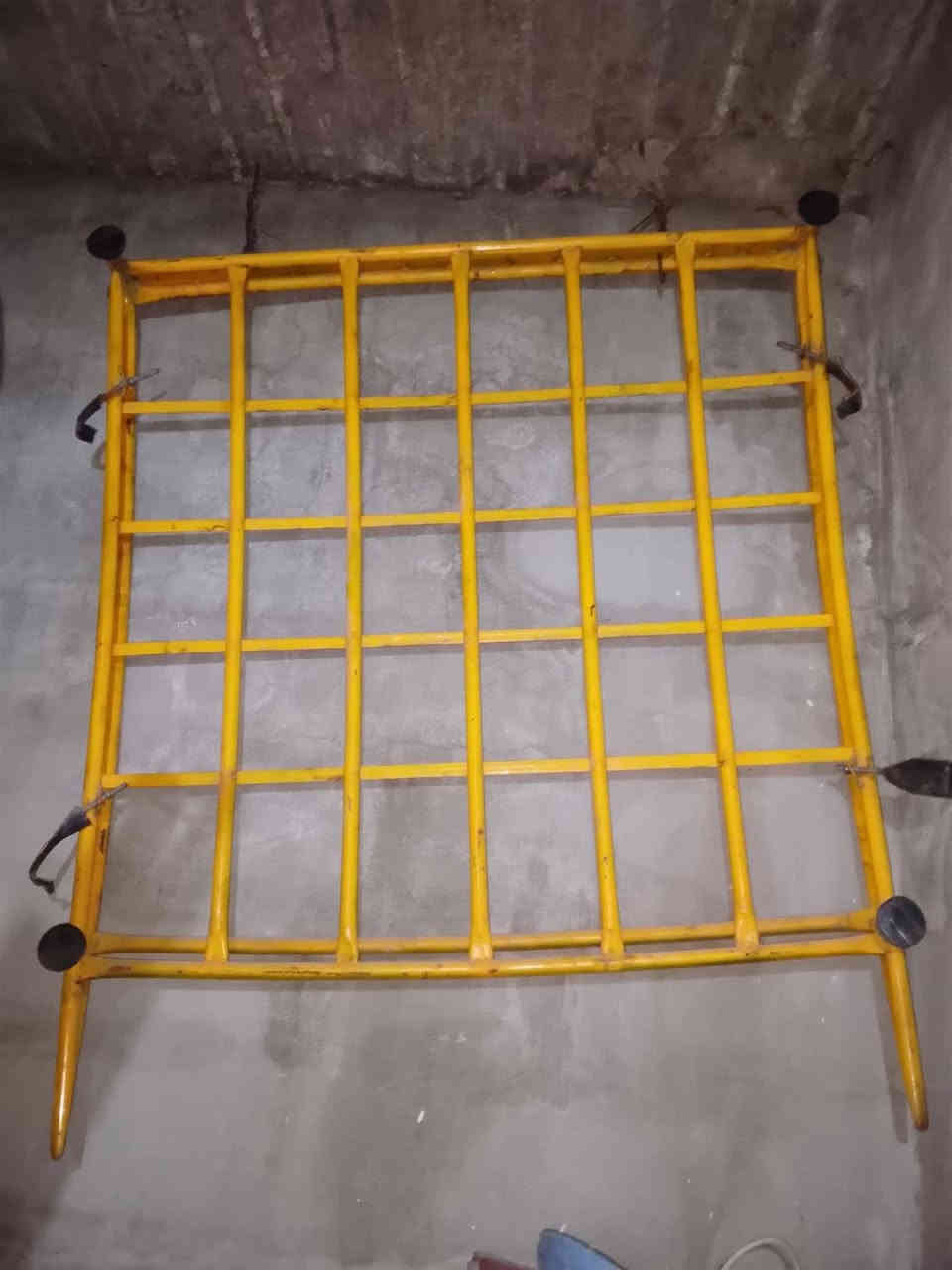 سلام عليكم جنج نضيف للبيع سعره 50رقم موبايل ***********
