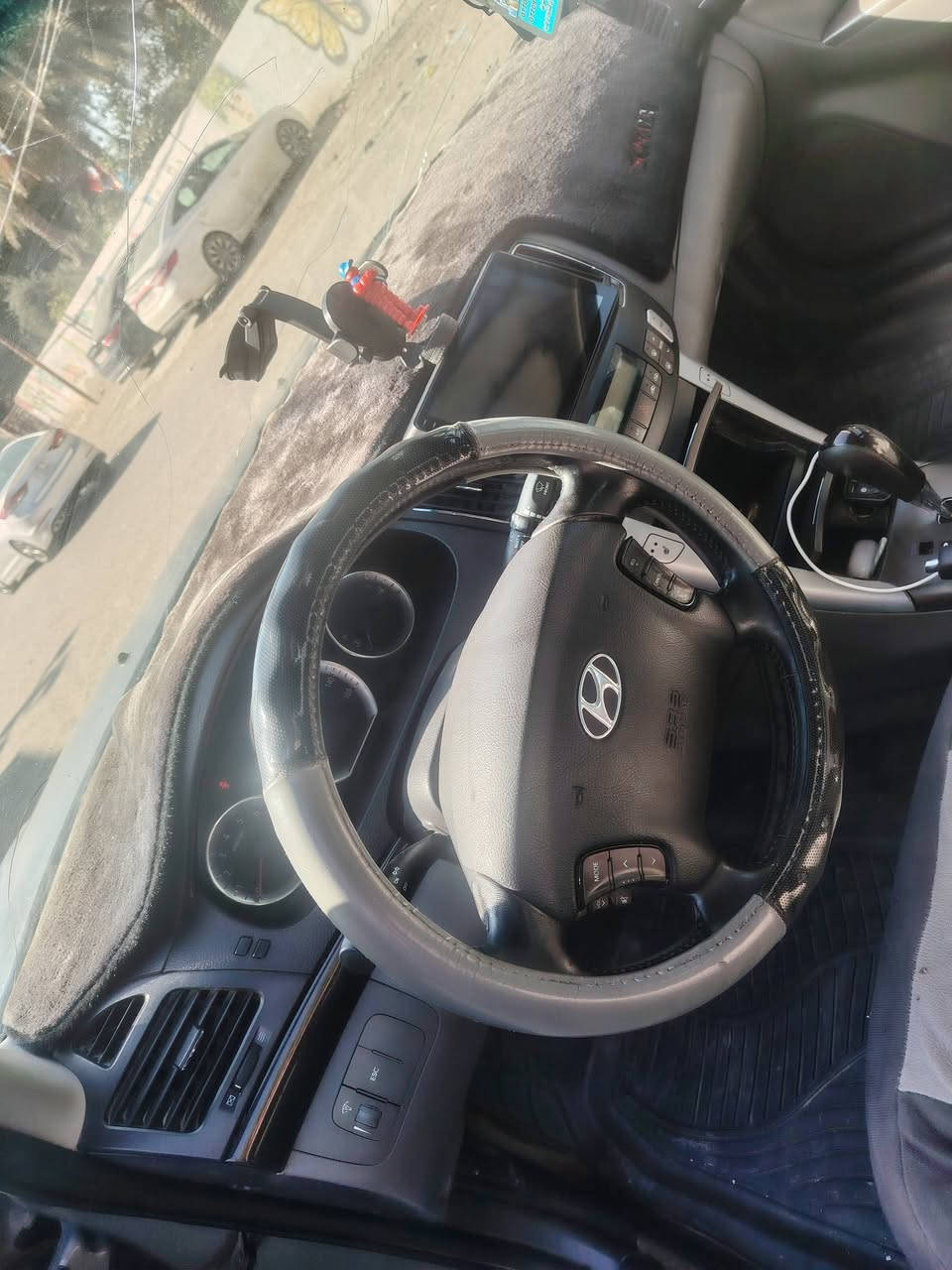 سلام عليكم سياره سوناته موديل 9  سياره فول مواصفات  عده البصمه كلهه فول الساره بيهه 3  قطع صبغ بدون تبديل ضرر امريكه جاملغ امامي الايسر وبلعراق قطعتين بدون دواخل السياره كير محرك كفاله عامه السياره بسمنه تحويل ثاني يوم السياره حلوه احله من الصوره تعال وشوف بعينك مكان السياره ديالى بعقوبه السعر  (120 وبيهه مجال حك الجيه) مامتواجد عل فيس هاذه رقم صاحب السياره ***********
