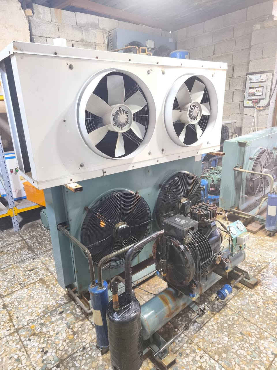 السلام عليكم جمعة مباركة جهاز تجميد وتبريد 10 طن كمبريسر بطحي كوبلاند نظيف وعلى الشغل للبيع مكاني بغداد للاستفسار الاتصال ‏‪0771 398 3470‬‏
