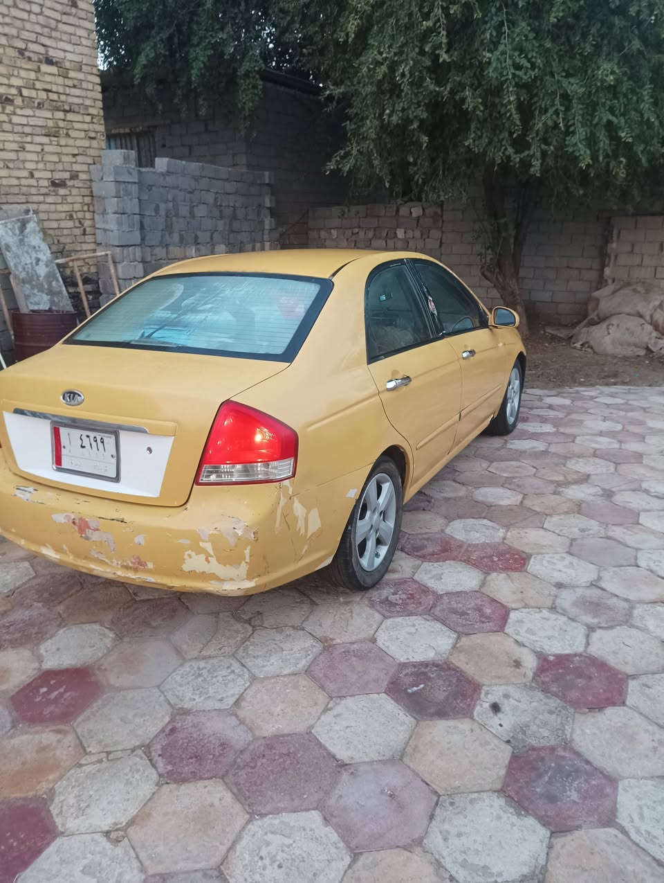 سلام عليكم للبيع سبكترا موديل 2009 وارد أمريكي ضررها جامرلغ الامامي  بدون أي داخل رقم كربلاه مشروع وطني سنويا جديدة خطها جوال مصفره هيئة وغرامات كير مكينه تبريد ثلج   صدر امامي خلفي خير من الله بس ستر ربك 
السعر/ ( 74 وبيه مجال بسيط). 
الرقم الأول/ ( ***********).
العنوان/ ( الحله ابو غرق
