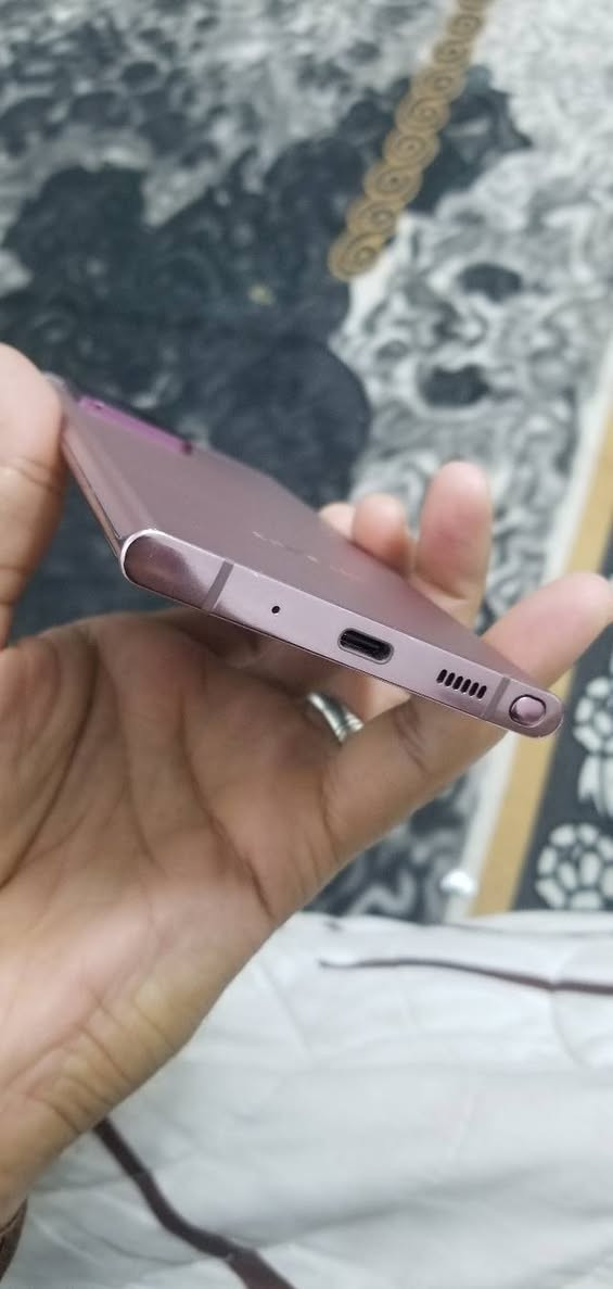 نوت 20الترا
ذاكره 256 فقط بيع
خطين
نضيف كل نقص مابي عل فحص 

ميحتاج اذكر مواصفاتها فول 

الشراي يراسلني لو يتصل بي اخير ويدلل شراي 

***********
