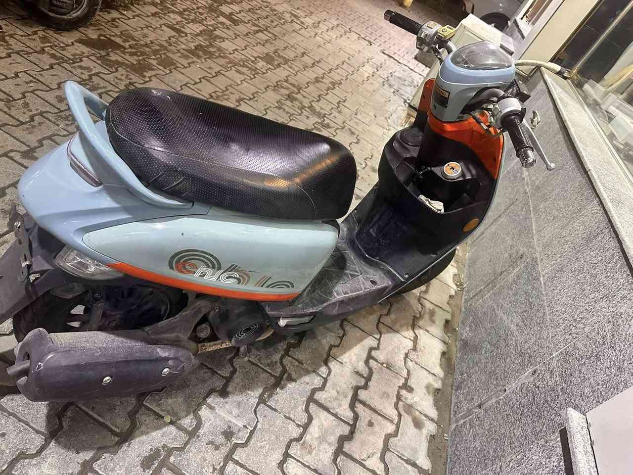 السلام عليكم دراجةبوليس جديدة ممفتوحة الجاملغ الكدام مكسور وموجود للي يريده امًا باقي التفاصيل كلها مكفوله ودراجه مرتبه بلمشي كلش زينه وأي اعطال ما بيها  سعرها 800 وبيها مجال ***********مكاني كربلاء شارع السناتر
