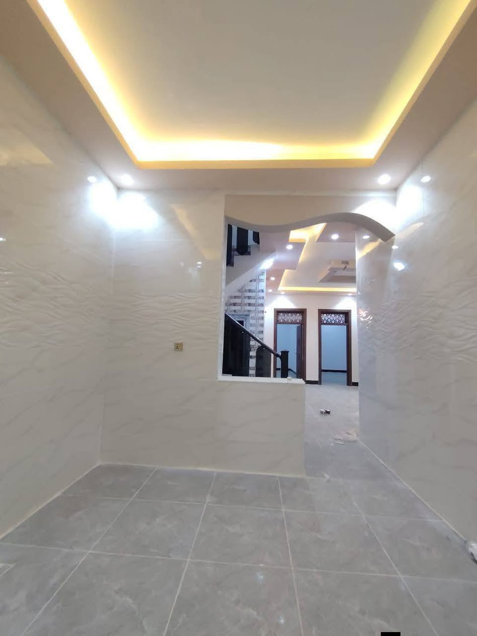 #مكتب_التساهل_للعقار
#بيت_طابو_زراعي_سند25
السعر55 مليون وبي مجال
بناء حديث👍🏻***********📞
غير مسكون
بناء ممتاز جدا 

 عنوان لبيت النجف 
#مقابل_ملحق_قرية_الغدير_مباشر 
#يحتوي #لبيت_على+_2غرفه+صاله +ستغبال +مطبخ +صحيات بلداخل +وصحيات بلخارج 
***********وتساب
