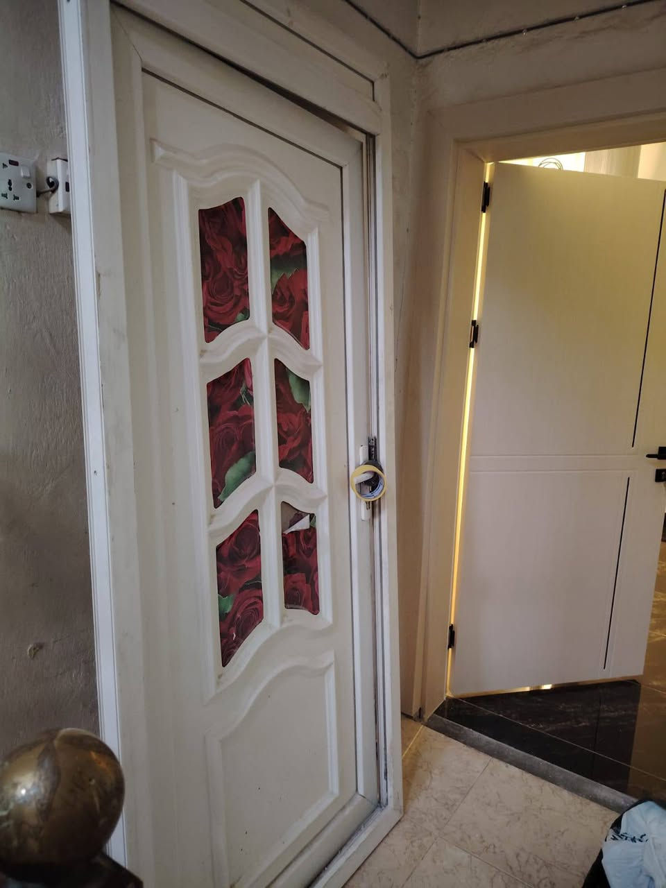 جرباية نفر واحد السعر 30 الف
باب بي ڤي سي نضيفة فول ما بيه اي شي السعر 80 الف
 للتواصل ***********
