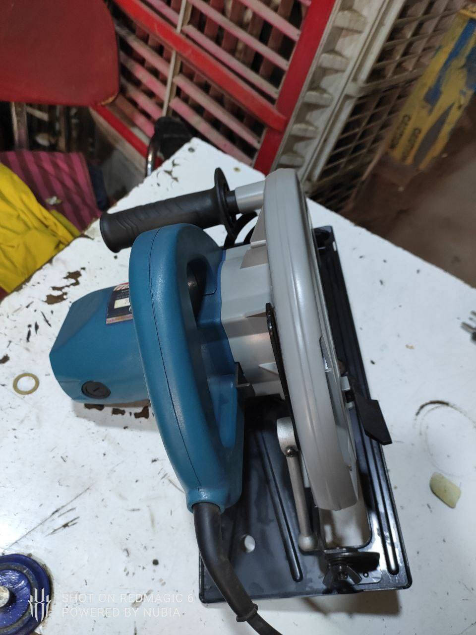 منشار قرصي ماكيتا ياباني اصلي جديد غير مستخدم نهائيا 
حجم 235 ملم 2000 واط قطع خشب حديد المنيوم ومتوفر جميع الاقراص سعر 200 الف مع التوصيل 
*********** ملاحظة لا ياتي معه قرص ولا كارتونة لكن المنشار جديد غير مستخدم نهائيا
