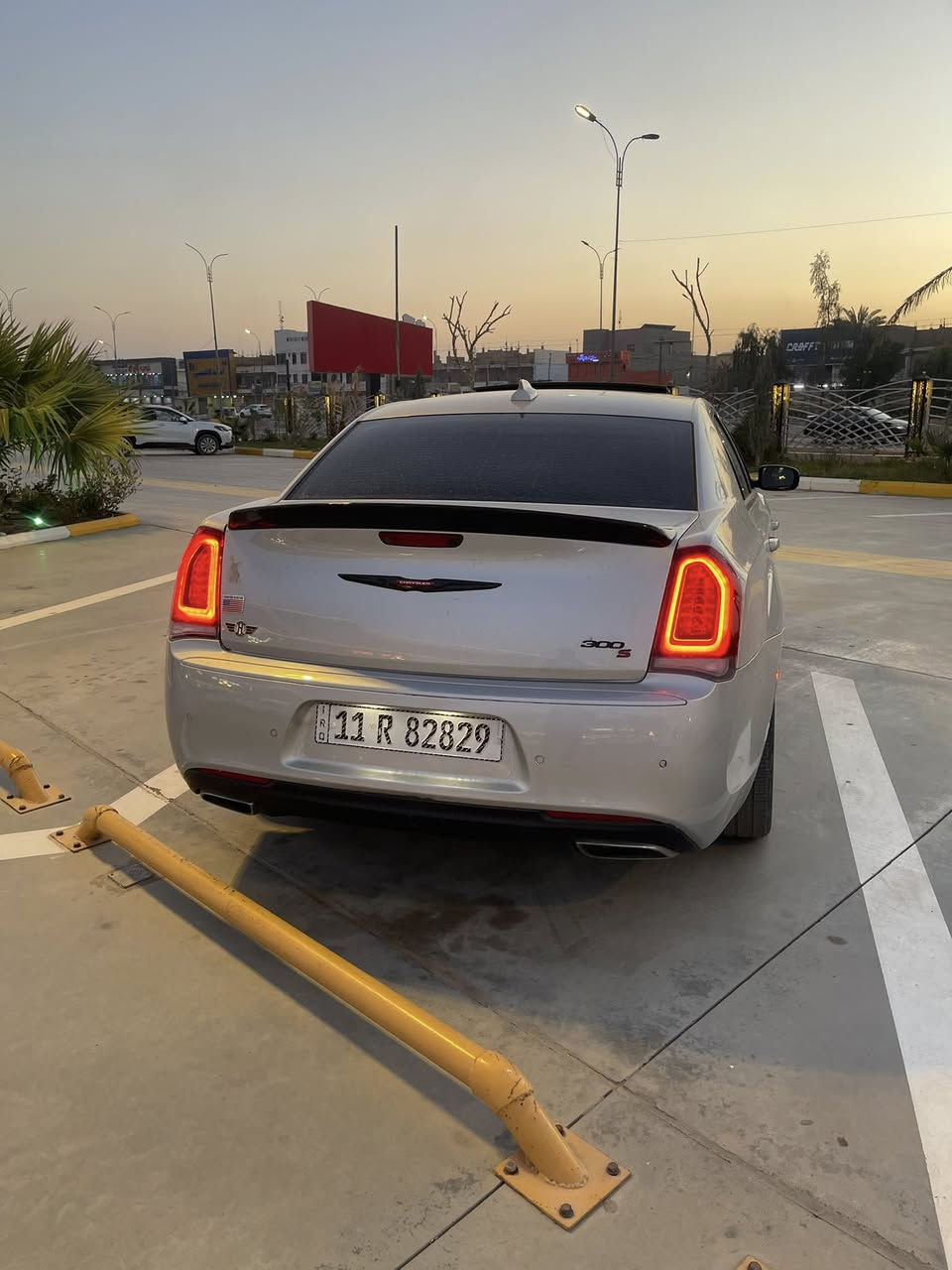 السلام عليكم السعر 270$ بي مجال بسيط بيع فقط
اوباما 21 R/T 5700
ماشية 64 الف
فول مواصفات 1/1 رقم بغداد بأسمي بدون حادث  حادثه سرقه قطعه وحده صندوق صبغ صور موجوده وسونار موجود
رادار امامي خلفي
حساس امامي خلفي
بردة خلفيه
نقطة عمياء
تحديد مسار
تخم تاير 
السياره كامله مكمله بدون نواقص على اخر حبايه . 
 للاستفسار***********
