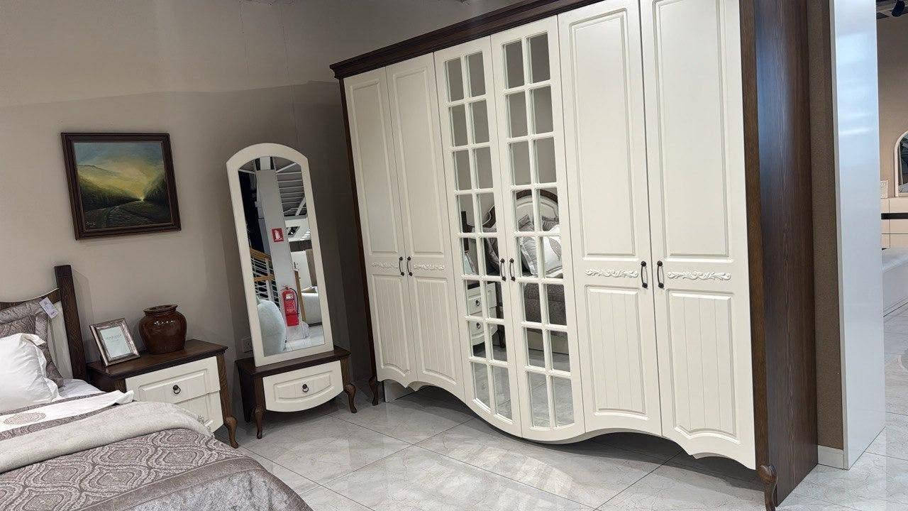 ٧ قطع غرفة نوم من(Home Center) غرفة مامستخدمة تخبل جديدة لكطة والله وشخط مابيها ، نزلت من سعرها مليون.
سعر الشراء ٣ ونص مليون

البيع: مليونين ونص

المكان: مجمع ابن فرناس السكني

هذا رقم الواتس لليحب يتواصل:
***********
