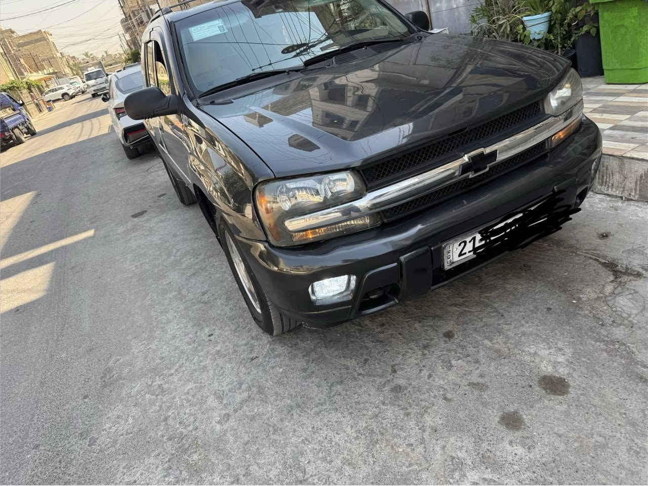 السلام عليكم.. للبيع بلايزر شوفرليت موديل 2007 اللون اسود كذابي محرك وكير  كهربائيات كله بلادي وشغاله تبريد ثلج  حجم المحرك 4200  لون ابيض المرغوب كرسي كهرباء السايق  شاشة وكامره السيارة جديده  كله بلادي ماشية 189 الف الرقم سليمانية رقم وهزه جديده بيه صبغ باب السائق  والدعاميات واكو بارد بيه تريد تحويل مباشر او وكاله السعر 100 ورقه بيه مجال مكان السيارة بغداد الصليخ او الاعظمية  للتواصل *********** واذا اكو مراوس حسب القناعة
