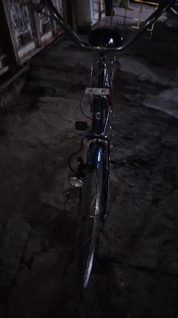 سلام عليكم بيسكل للبيع بطه 
 بيسكل نضيف ويخبل ياسكل باله جديد بي شخوط بصيطه بيسكل مال جمباز او طلعه بيسكل تايراته جدد ويواله نضيفات ختم بكل مكان  للبيع بسعر 80 وبي مجال اتصال واتساب وتدلل  مكان بغداد حي جميلة فلكة رقم *********** فقط واتساب
