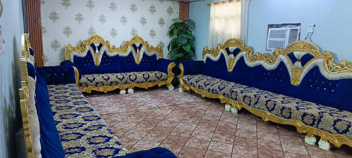 ديوان ملكي 22 مقعد تسكام درجه اولى مستعمل قليل كلش السعر 900 وبي مجال المكان بغداد اكو توصيل ***********
