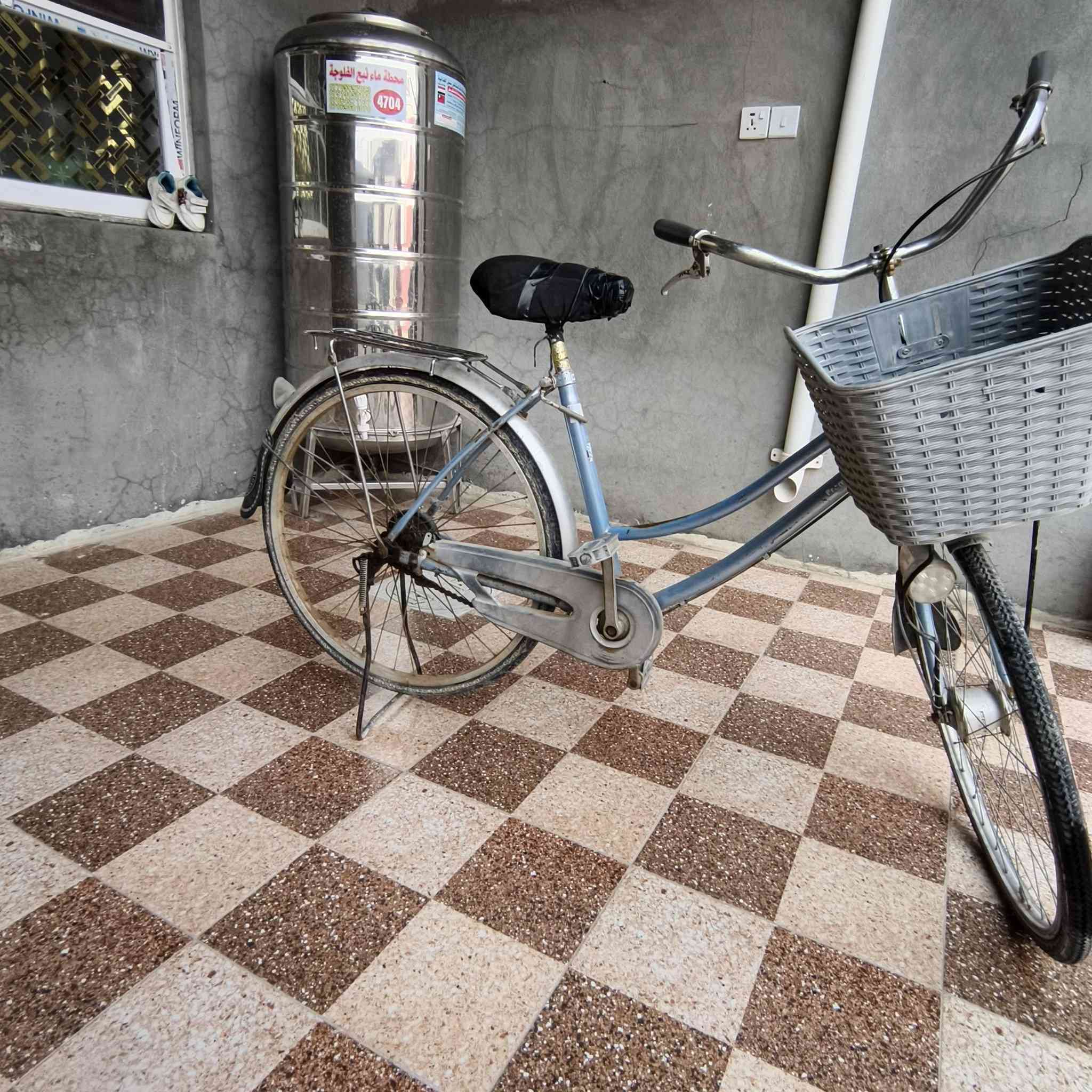 سلام عليكم بايسكل للبيع
كما موضح بلفيديو 
متروك وبي بنجر بتاير الوره 

بايسكل نضيف 

سعر 75 الف وبي مجال بسيط للشراي 
مكاني فلوجه / اجبيل 
***********
***********
