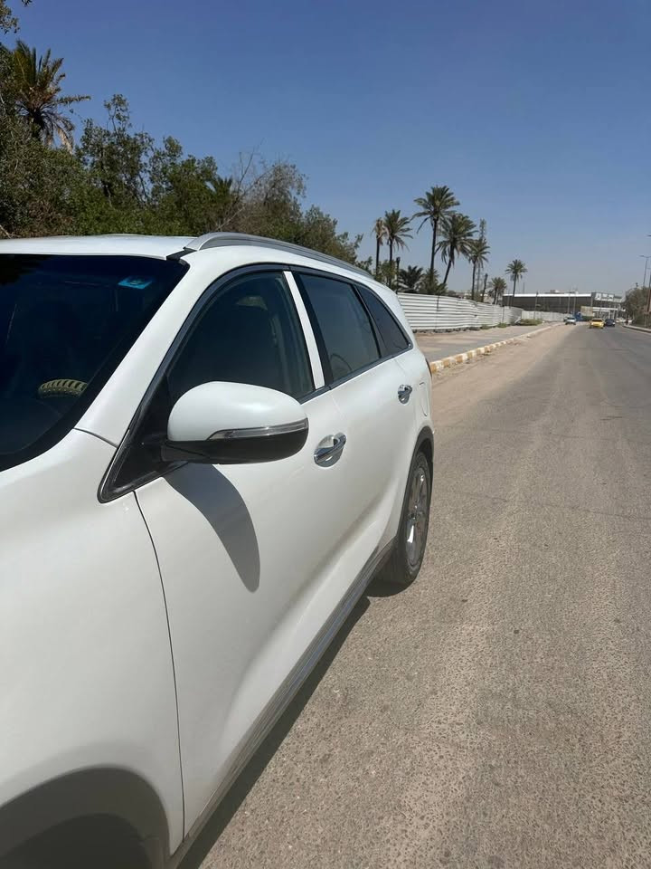 قبل لا تخابرني اقره المنشور عدل
المواصفات 
فول مواصفات عدا البنراما 

مكينة 6 سلندر 
تبريد 3 قطع 
‏7 راكب 
كشنات كهرباء 
جنطه شفط 
بصمة ابواب + بصمة تشغيل 
ترحيب عند الأقتراب 
بردات خلفيه 
حساسات أماميه وخلفيه 
سياره كلش حلوه ما ناقصها شي ابد ابد ابد 
 بيها ضربه صفحه بدون شواصي ولا لغود 
كير مكينه تبريد تايرات كله مكفوله 
السياره مصبوغه فقط مكان الضربه 
والباقي كلير توحيد لون 
ابيع صبغ عام وبسعر ال15
اقره المنشور عدل 
رقم ميسان بأسمي تحويل ثاني يوم 
سنوية 31
***********
وبي واتساب
