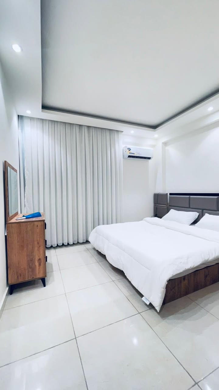 تفضل 👇 نسخة جاهزة للنسخ والنشر

⸻

🏠✨ مشتملات وشقق للإيجار – الكرادة داخل ✨🏠

📍 الموقع: الكرادة داخل قرب حسينية عبد الرسول علي
📌 شارع عريض وموقع مميز جداً ومناسب للعوائل

🔹 المشتملات المتوفرة:
▫️ طابق أرضي
▫️ طابق أول
▫️ غرفتين وصالة
▫️ حمام
▫️ صالة معزولة
▫️ مطبخ معزول
▫️ بناء حديث زيرو غير مسكون

🔹 كما يتوفر شقق زيرو غير مسكونة بأسعار مناسبة جداً

🏢 أنواع الشقق المتوفرة:
▫️ غرفة وصالة
▫️ غرفتين وصالة
▫️ ثلاث غرف وصالة

📍 مواقع الشقق:
▫️ الكرادة داخل قرب مجمع الليث
▫️ الجادرية
▫️ العرصات

📐 المساحات المتوفرة:
100 م² – 120 م² – 130 م² – 140 م² – 150 م²

💰 الأسعار مناسبة جداً وحسب الموقع والمساحة

📞 للتواصل: ***********
📍 زيارة المكتب: الكرادة داخل قرب حسينية عبد الرسول علي
🏢 مكتب المهندس للخدمات العقارية

نستقبل جميع العروض:
بيع • شراء • إيجار • تصميم • ترميم • إدارة أملاك

⸻
