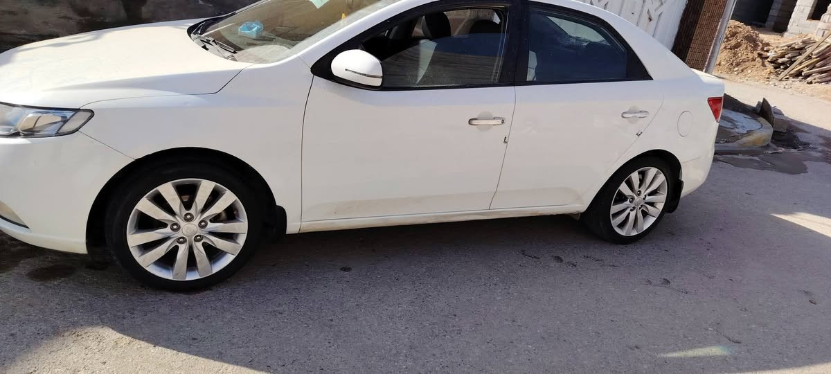 سيراتو خليجي موديل 12
محرك 1600 كير محرك خير من الله مكفول
ويل كب حجم 17
حساس خلفي 
تحكم بالستيرن 
اشاير بالمري
داخل اسود 
صلنه رياضيه
رقم شمالي جديد 
سعره 105 بيه مجال
ديالى بلدروز 
***********
