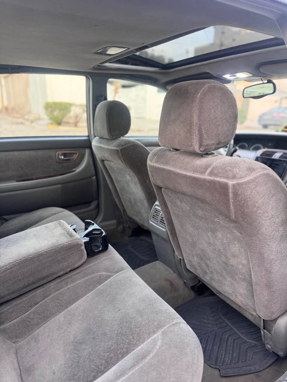 سلام عليكم 
افلون 2002 تحويل اصل بسمي 
1/1 
فقط 3قطع كلير جماليه 
باقيه ع وضعيه الشركه كلش جديده 
محرك بشرط 
تبريد تدفئه بشرط 
سعر 79 وبيها مجال بسيط 
*********** كركوك, العراق
