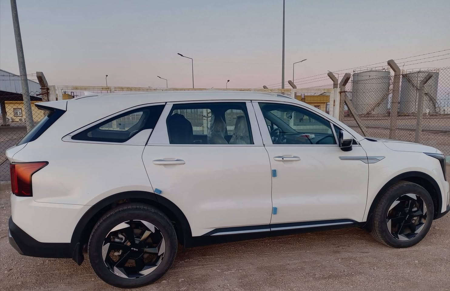 سورينتو ٢٠٢٤ للبيع
مكاني الناصرية 
للاستفسار ***********
مواصفاتها 
🟠 خليجي بأسمي
🟠 موديل 2024
🟠 حجم المحرك 4 سلندر  2.5L 
🟠 مرتبط بناقل حركة أوتو 6 نمر
🟠 مفتاح التشغيل بصمة 
🟠 تشغيل عن بعد 
🟠 فتح الصندوق كهرباء 
🟠 دفع ثنائي FWD 
🟠 اريل نفكيتر 
🟠حساسات أمامية 
🟠حساسات خلفية 
🟠لايت زينون + LED 
🟠 كشافات 
🟠 بك لايت LED 
🟠 قبضات أبواب من الألمنيوم
🟠 دخول بصمة ذكي 
🟠 حجم الاطار 235/55/19
🟠 ويل كب 19
🟠 4 دسك
🟠 حساسات ضغط الاطارات 
🟠 اشارة في المرايا الجانبية 
🟠 المرايا قابلة للطي كهرباء 
🟠 ماسحة خلفية 
🟠عدد AIR BAG 2
🟠 كير عصا 
ABS 🟠
🟠 دشبول شاشة ديجيتال 
🟠 شاشة Apple Car play 
🟠 كاميرا دوارة  
🟠 مقود جلد حياكة  
🟠 مثبت السرعة Cruise 
🟠 المودات والاوامر الصوتية 
 Bluetooth 🟠
🟠شاحن هاتف Wireless 
🟠مخرج منفذ الطاقة 
🟠فحص نظام السيارة 
🟠 انارة داخلية LED محيطية 
🟠تتسع المقصورة ل 7 ركاب
🟠المقاعد مخمل لون أبيض 
🟠حركة المقعد سائق كهرباء 
🟠تجاوي متحركة 
🟠 الايزو فكس ISOFIX 
🟠 تبريد شاشة لمس مناخين منفصلين 
🟠 3 قطع تبريد 
🟠 أوضاع القيادة Drive Mode 
🟠 نظام مانع الانزلاق 
🟠 نظام نزول المنحدرات 
🟠حاملات الأكواب 
🟠 تطعيم الدواخل ألمنيوم
السعر ٢٨٠
